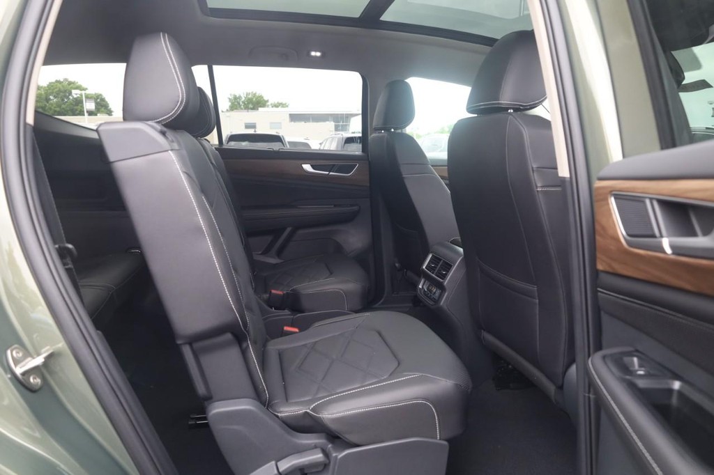Volkswagen Atlas Vehicle Full-screen Gallery Image 20
