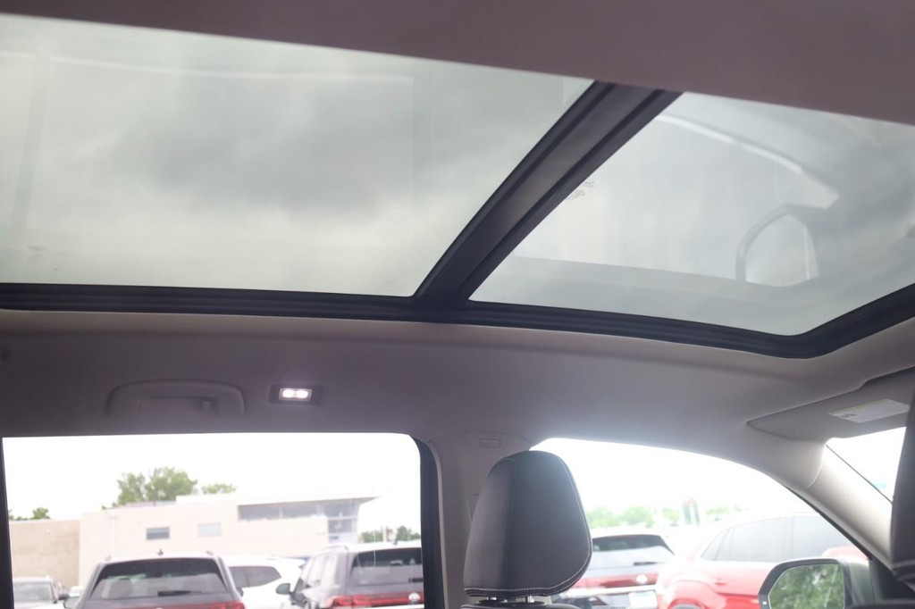 Volkswagen Atlas Vehicle Full-screen Gallery Image 21