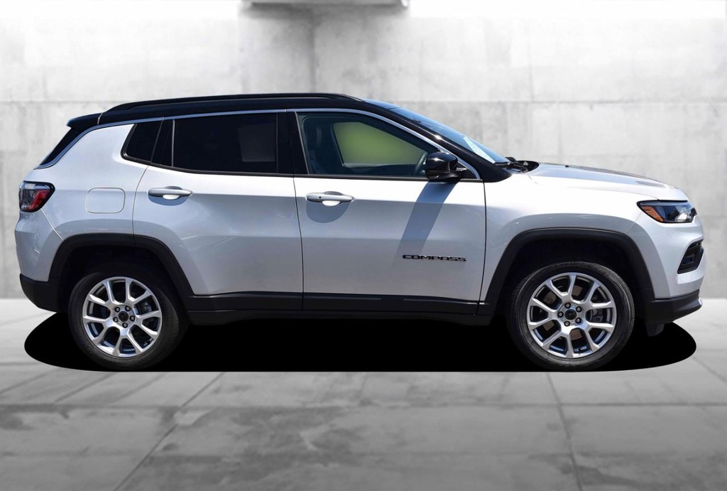 Jeep Compass Vehicle Full-screen Gallery Image 5