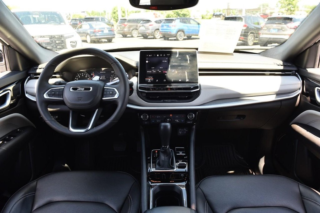 Jeep Compass Vehicle Full-screen Gallery Image 7