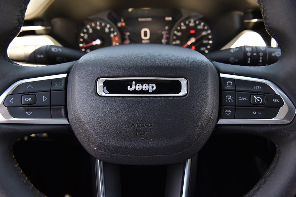 Jeep Compass Vehicle Full-screen Gallery Image 20