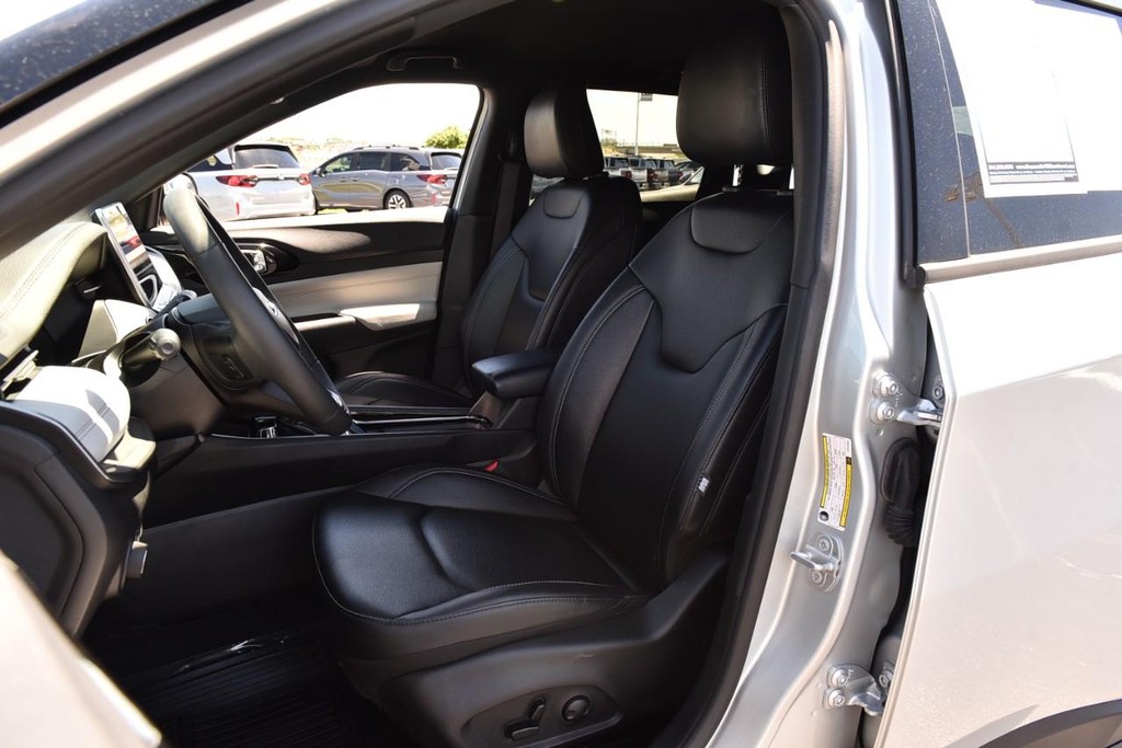 Jeep Compass Vehicle Full-screen Gallery Image 21