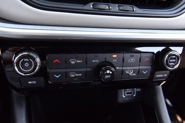 Jeep Compass Vehicle Image 15