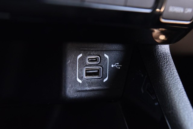 Jeep Compass Vehicle Image 16