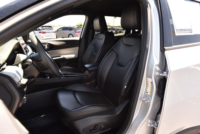 Jeep Compass Vehicle Image 21