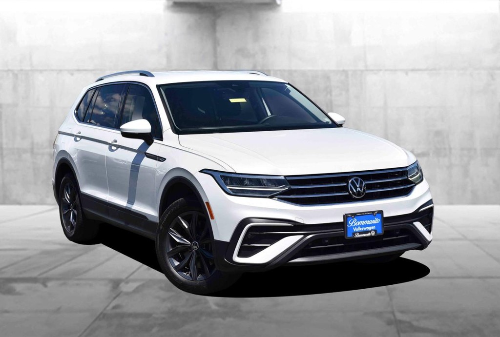 Volkswagen Tiguan Vehicle Full-screen Gallery Image 2