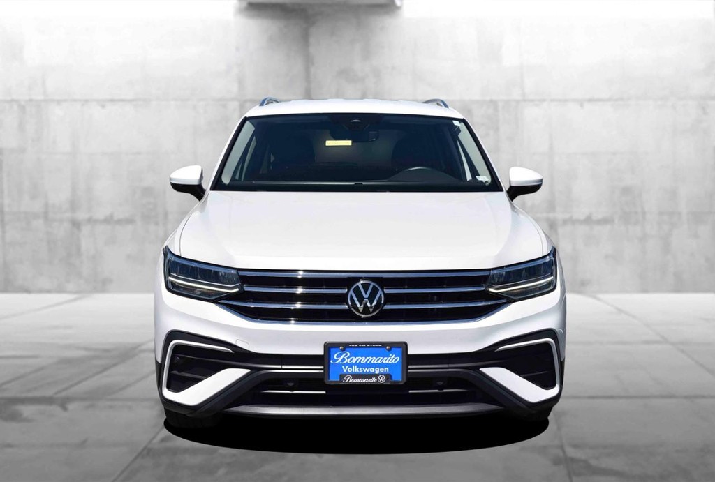 Volkswagen Tiguan Vehicle Full-screen Gallery Image 4