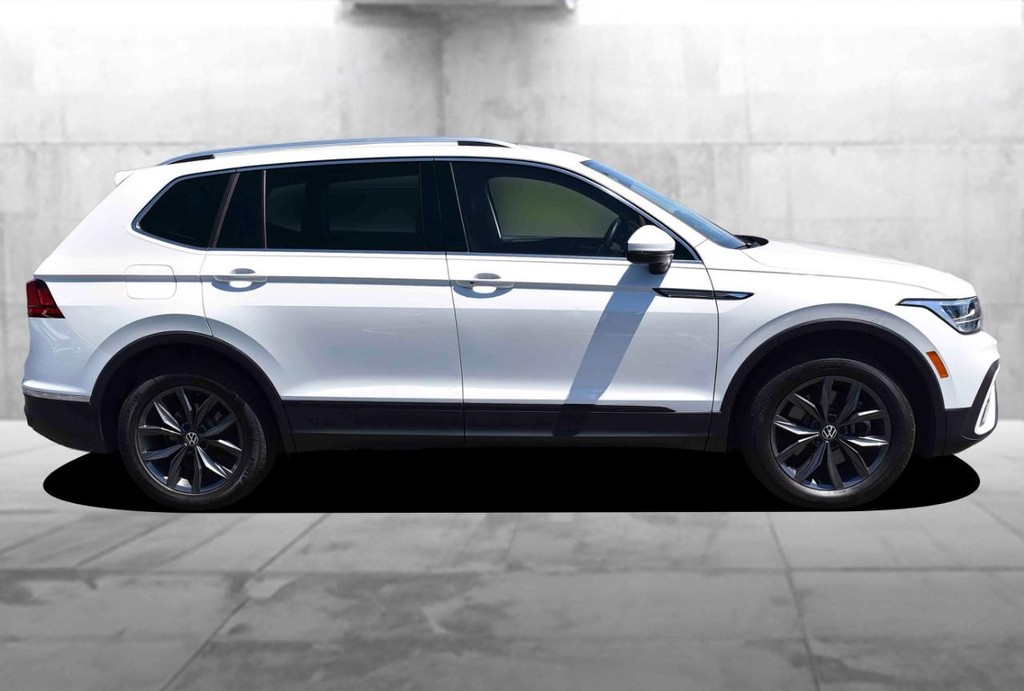 Volkswagen Tiguan Vehicle Full-screen Gallery Image 5