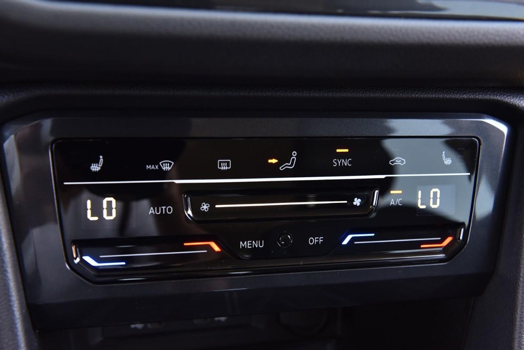 Volkswagen Tiguan Vehicle Full-screen Gallery Image 14