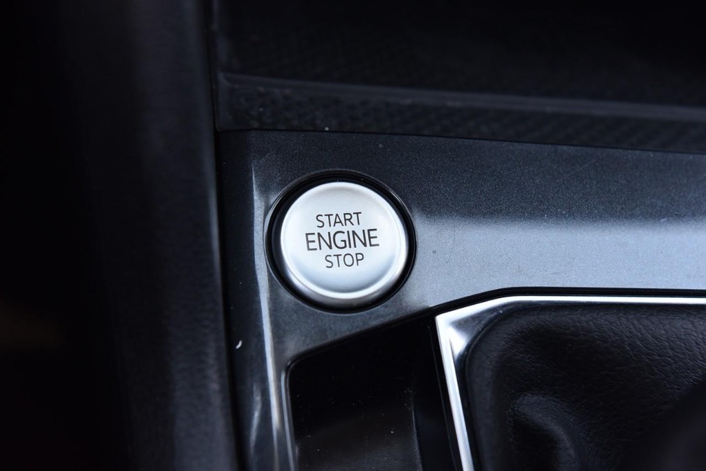 Volkswagen Tiguan Vehicle Full-screen Gallery Image 16