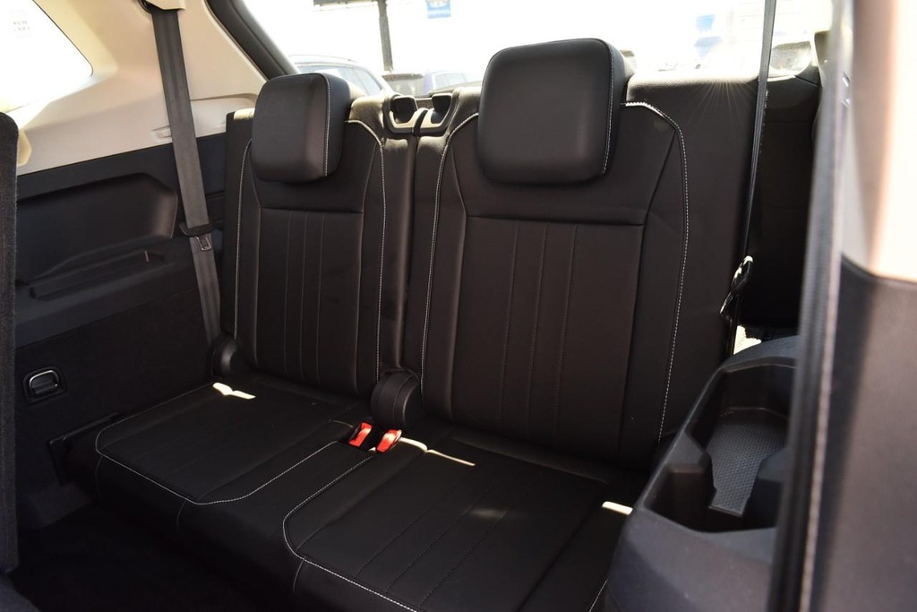 Volkswagen Tiguan Vehicle Full-screen Gallery Image 23
