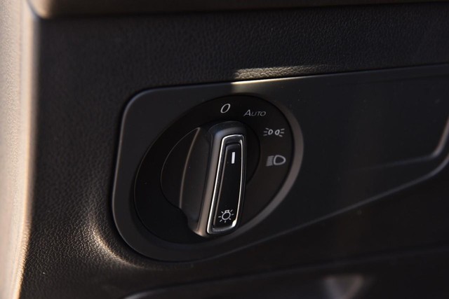 Volkswagen Tiguan Vehicle Image 10