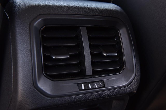 Volkswagen Tiguan Vehicle Image 21