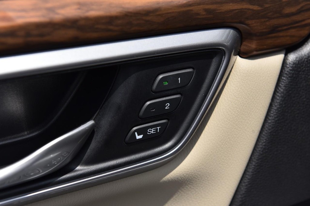 Honda CR-V Vehicle Full-screen Gallery Image 9