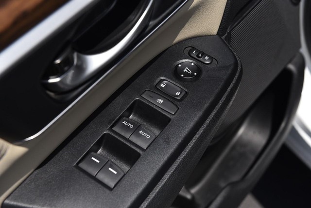 Honda CR-V Vehicle Image 08