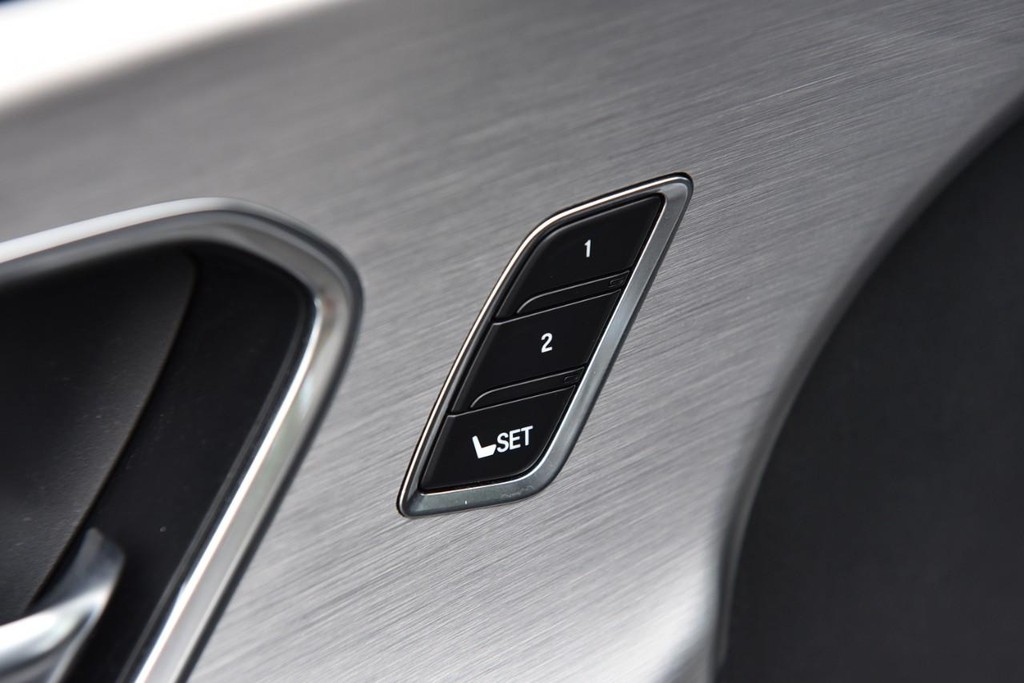 Acura RDX Vehicle Full-screen Gallery Image 10