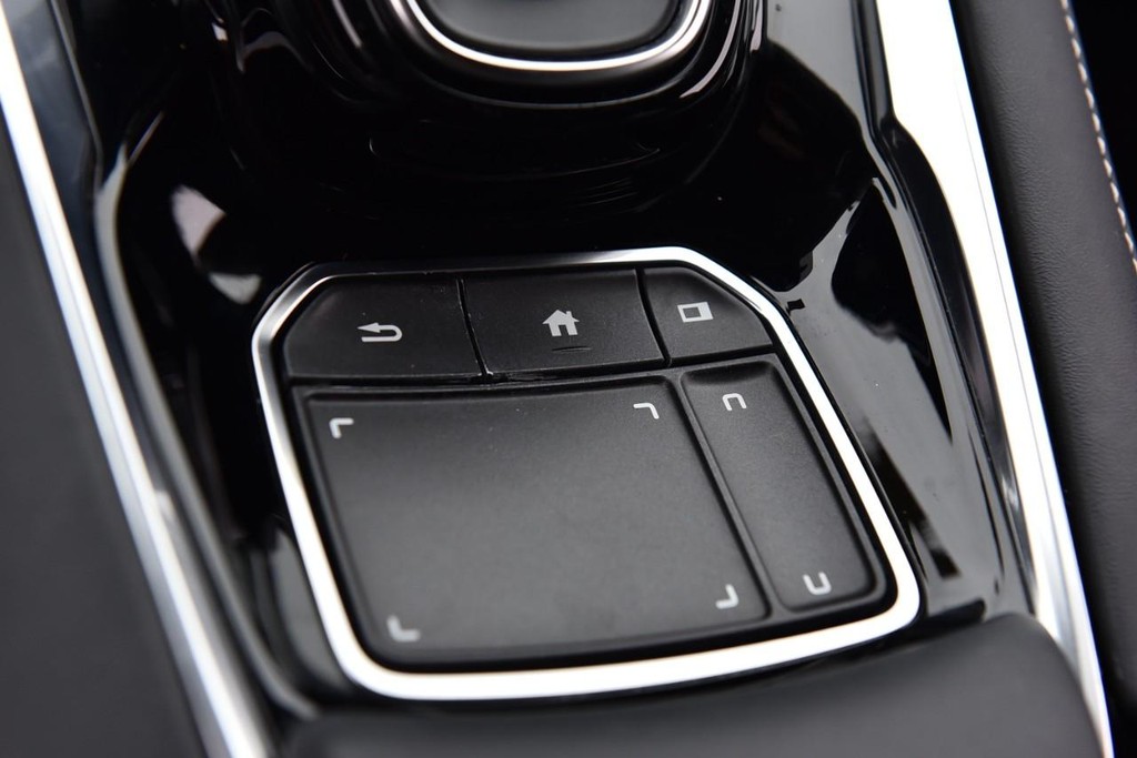 Acura RDX Vehicle Full-screen Gallery Image 19