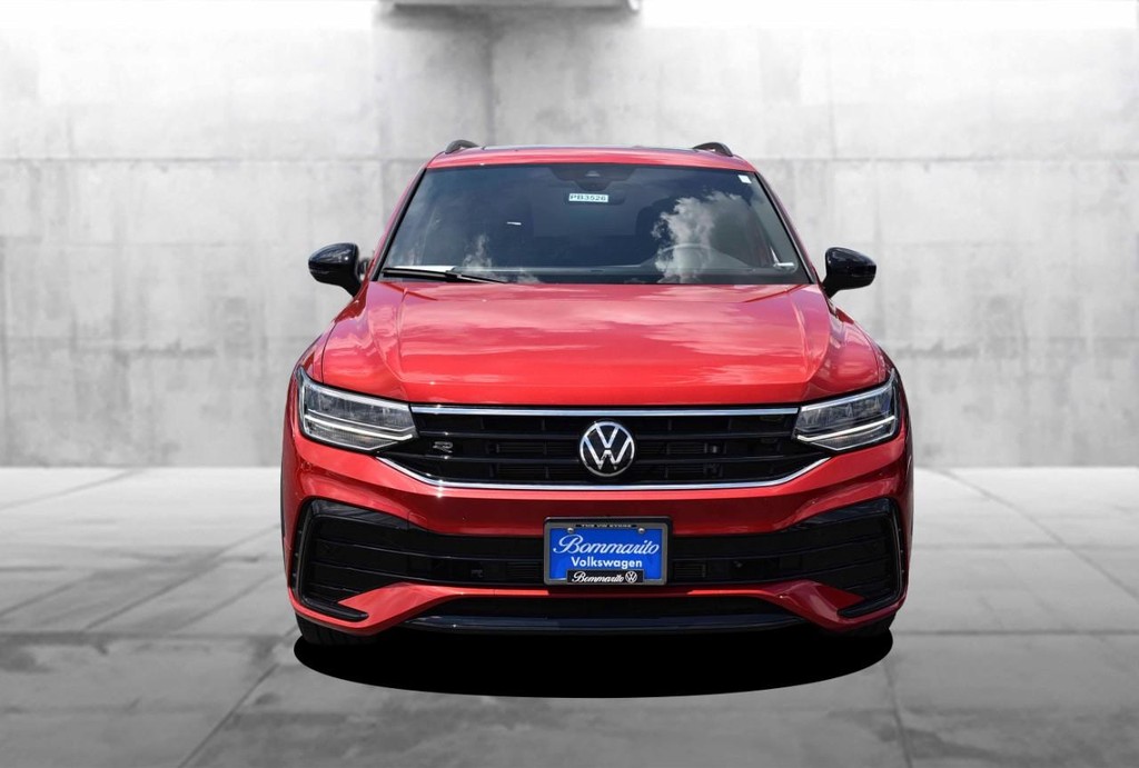 Volkswagen Tiguan Vehicle Full-screen Gallery Image 4