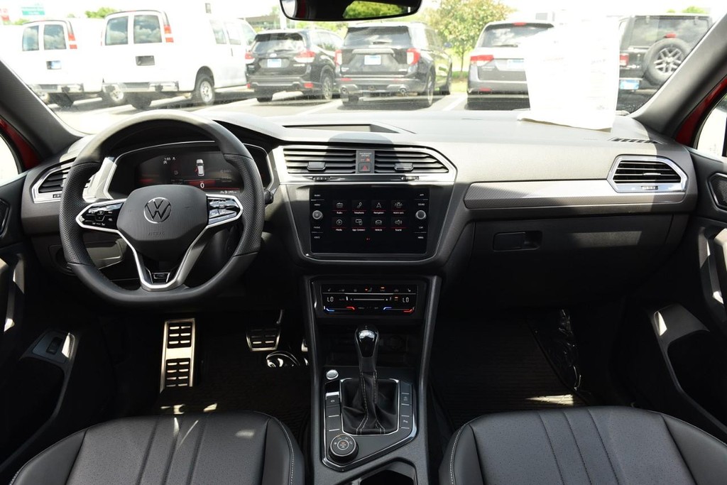 Volkswagen Tiguan Vehicle Full-screen Gallery Image 7