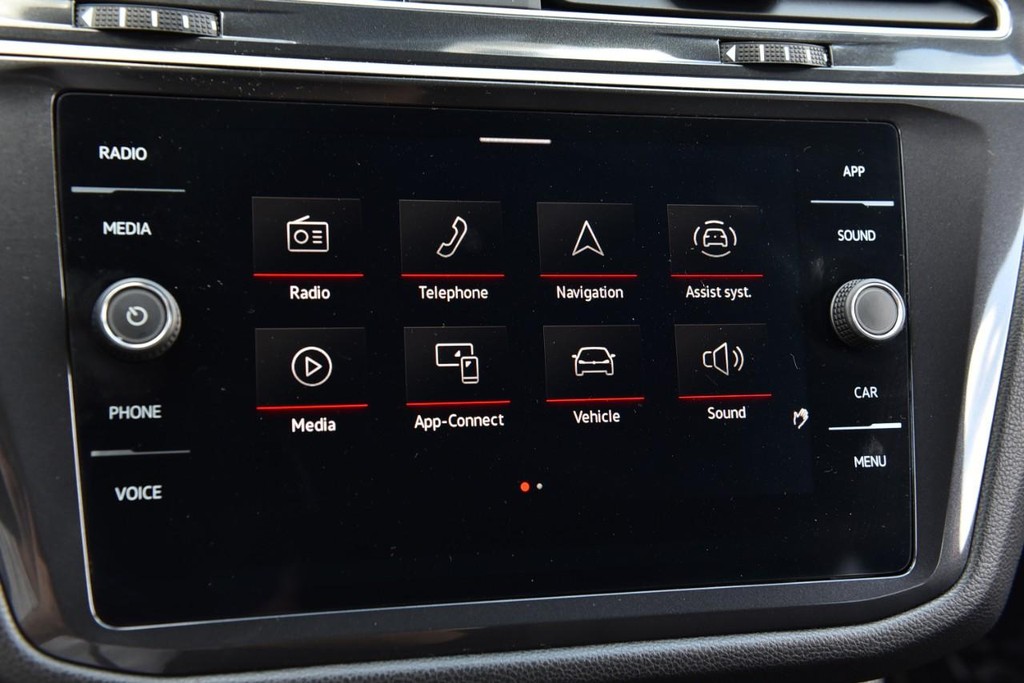 Volkswagen Tiguan Vehicle Full-screen Gallery Image 14