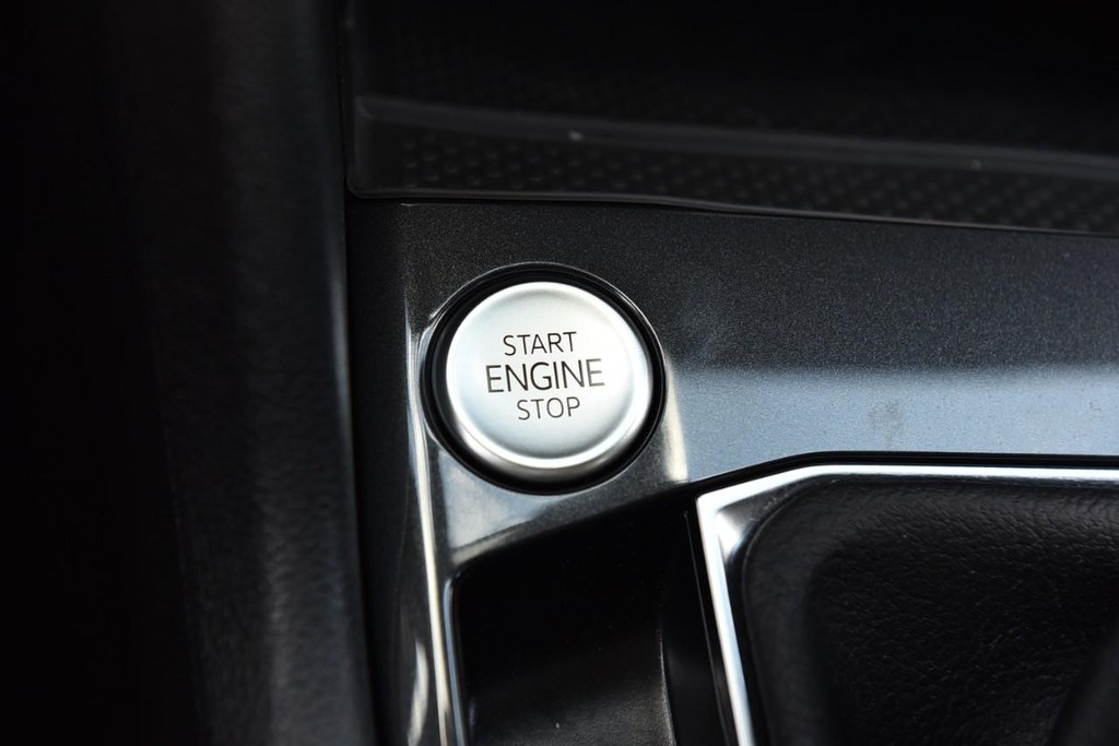 Volkswagen Tiguan Vehicle Full-screen Gallery Image 17