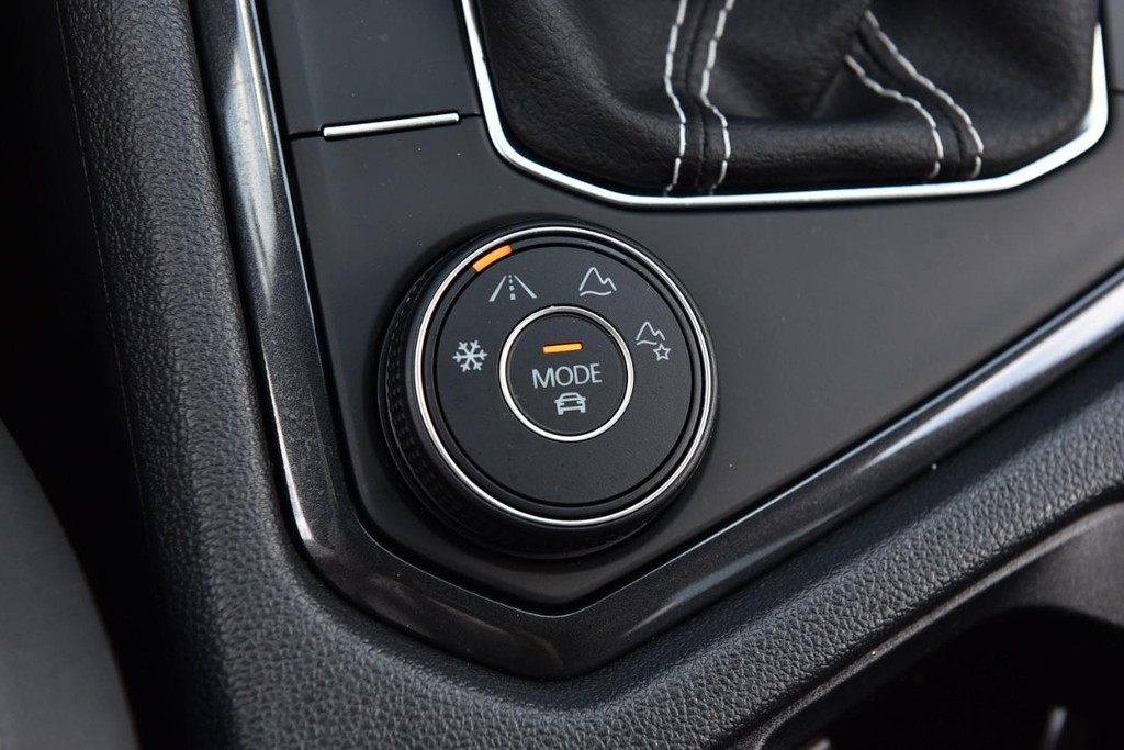 Volkswagen Tiguan Vehicle Full-screen Gallery Image 18