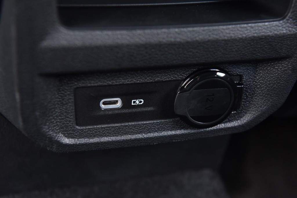 Volkswagen Tiguan Vehicle Full-screen Gallery Image 25