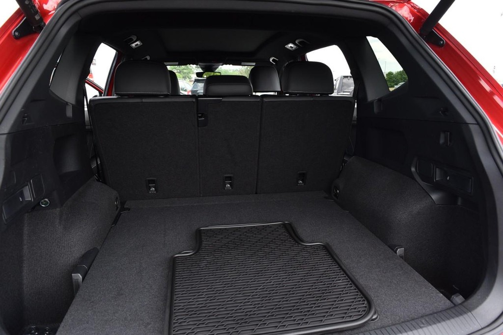 Volkswagen Tiguan Vehicle Full-screen Gallery Image 26