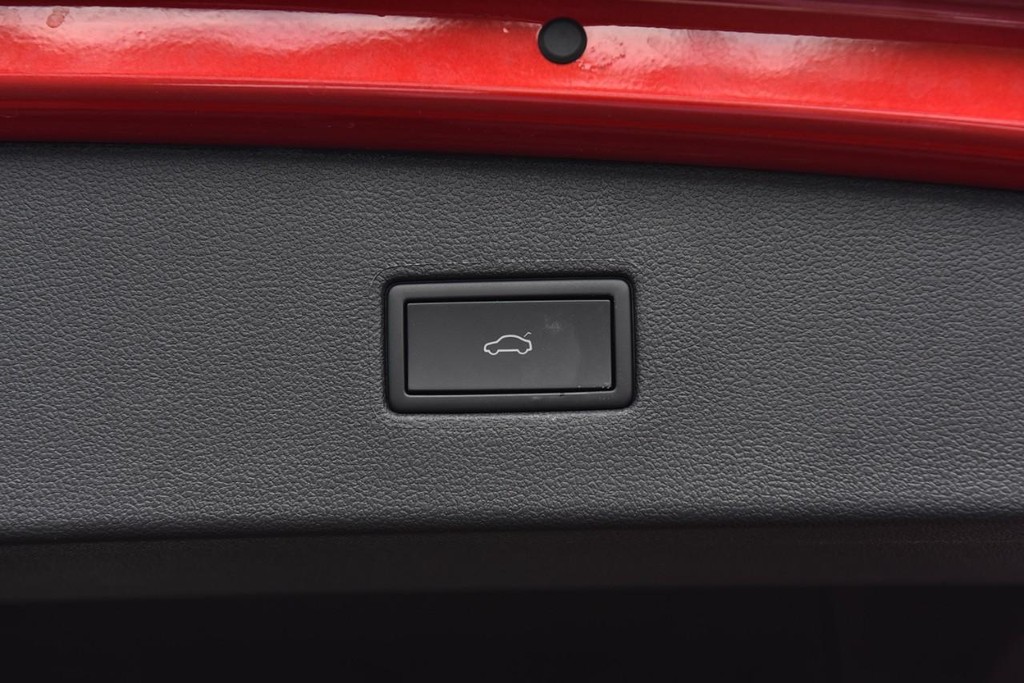 Volkswagen Tiguan Vehicle Full-screen Gallery Image 27