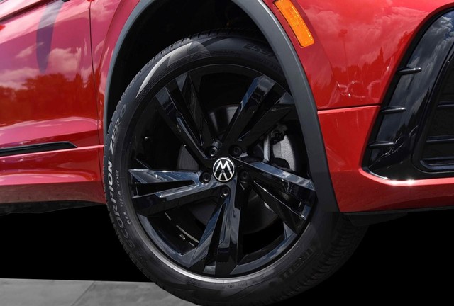 Volkswagen Tiguan Vehicle Image 03