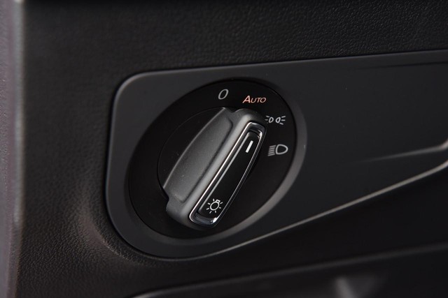 Volkswagen Tiguan Vehicle Image 11