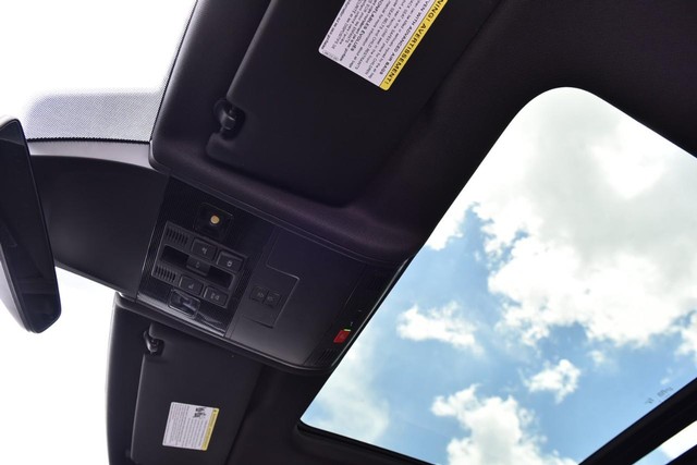 Volkswagen Tiguan Vehicle Image 22