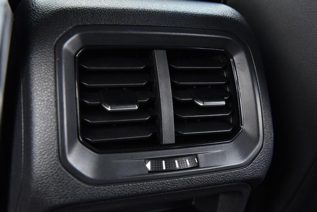 Volkswagen Tiguan Vehicle Image 24
