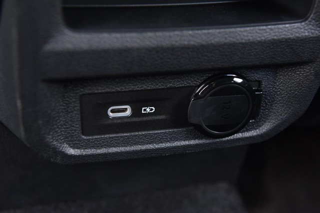 Volkswagen Tiguan Vehicle Image 25