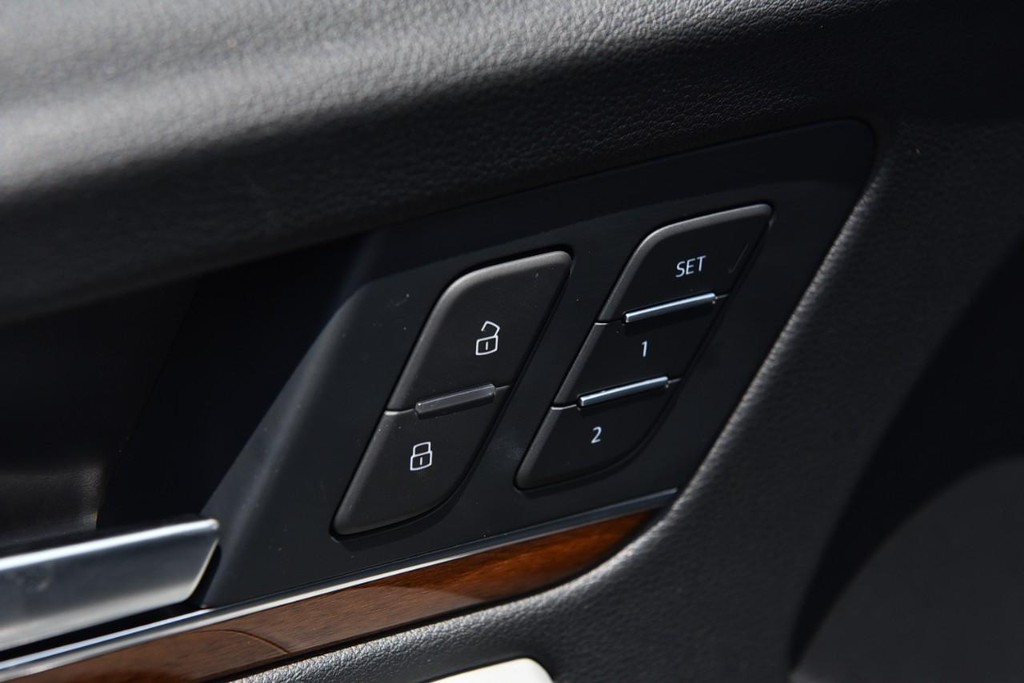 Audi Q5 Vehicle Full-screen Gallery Image 10