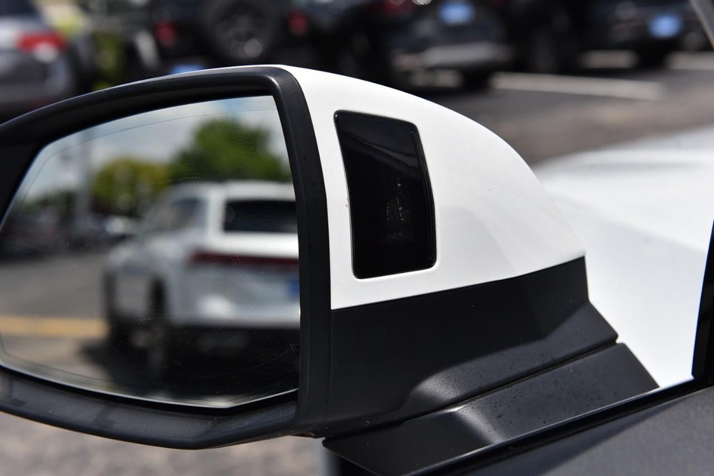 Audi Q5 Vehicle Full-screen Gallery Image 11