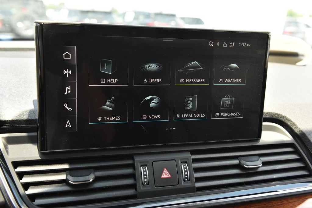 Audi Q5 Vehicle Full-screen Gallery Image 16