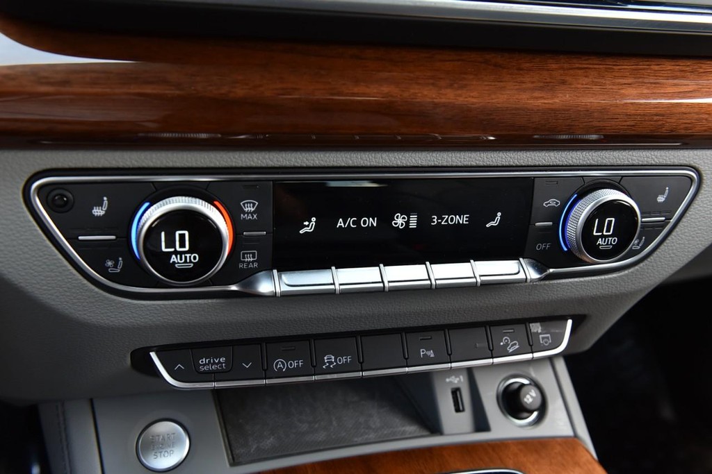 Audi Q5 Vehicle Full-screen Gallery Image 17