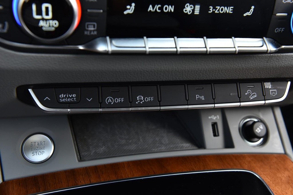 Audi Q5 Vehicle Full-screen Gallery Image 18