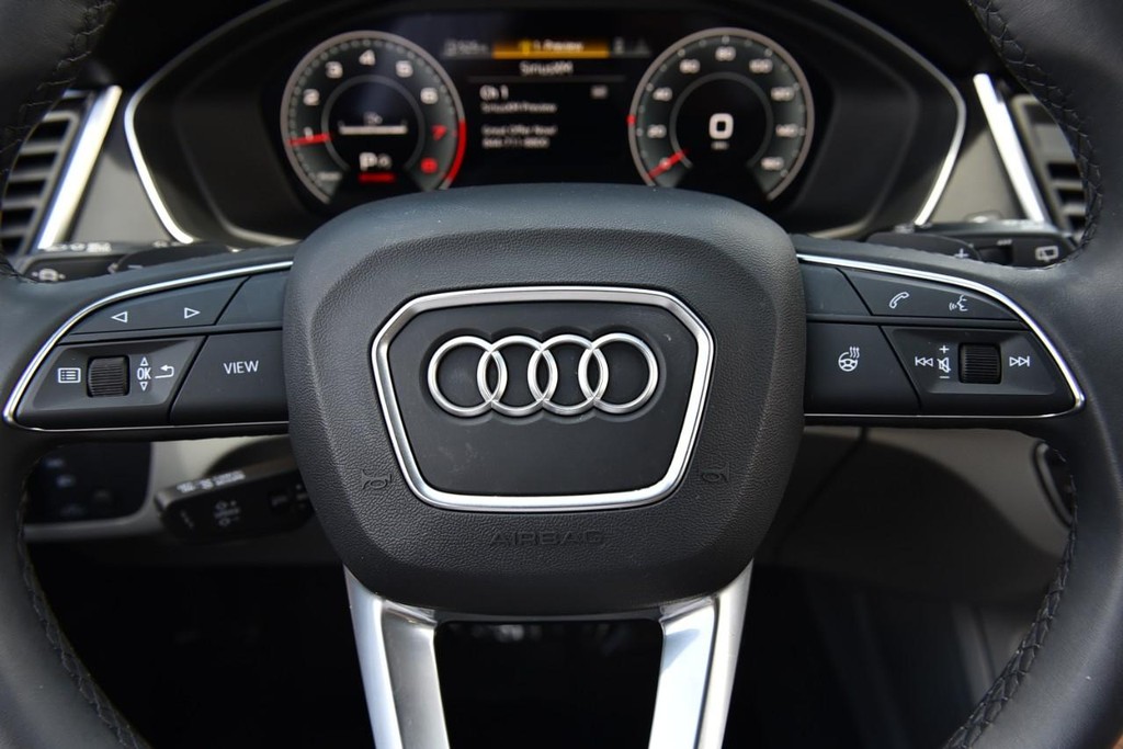 Audi Q5 Vehicle Full-screen Gallery Image 19