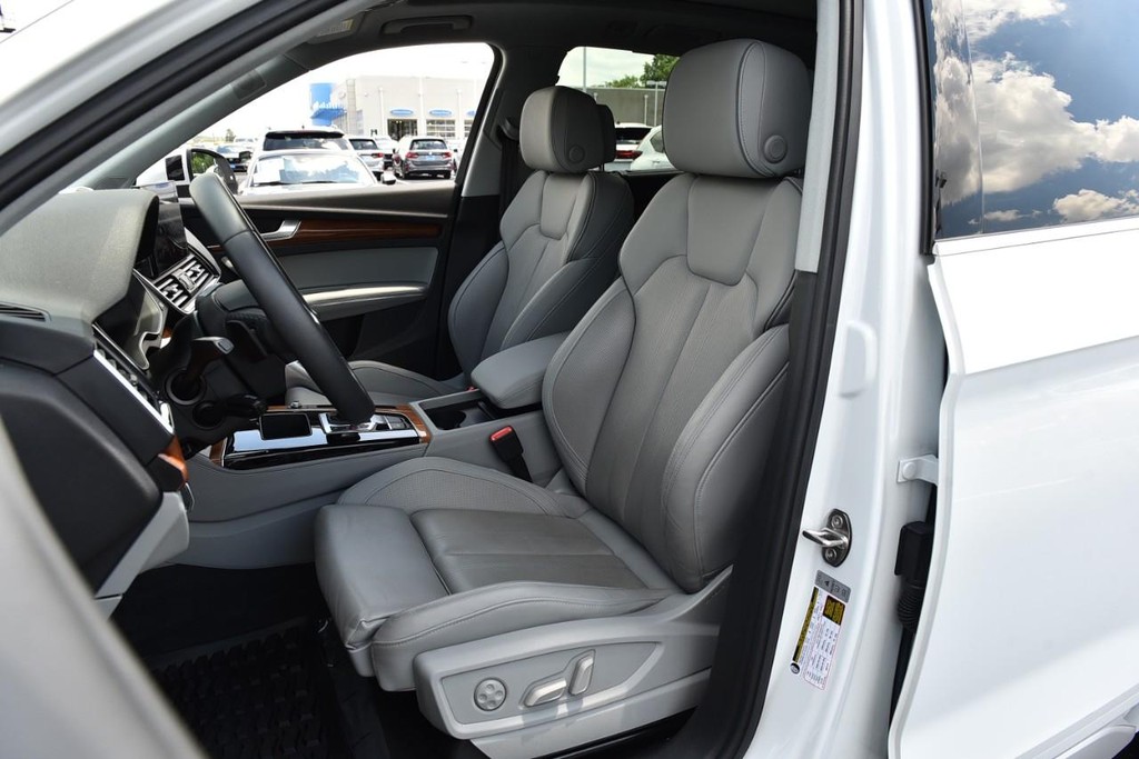 Audi Q5 Vehicle Full-screen Gallery Image 20