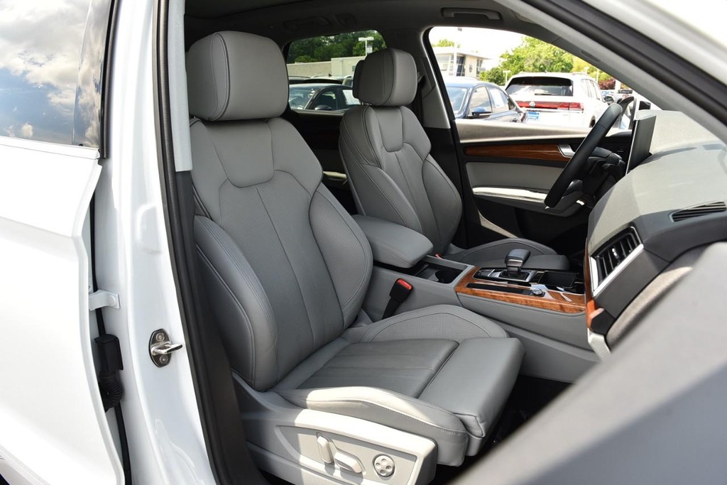Audi Q5 Vehicle Full-screen Gallery Image 21