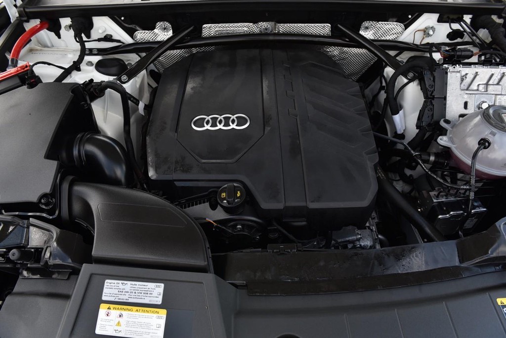 Audi Q5 Vehicle Full-screen Gallery Image 28
