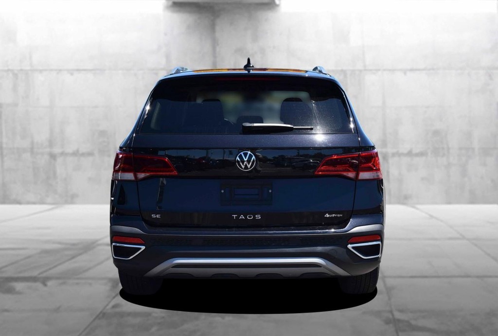 Volkswagen Taos Vehicle Full-screen Gallery Image 6