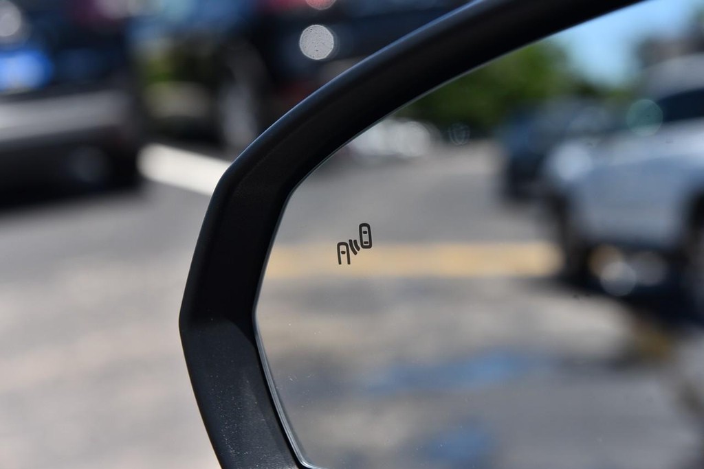 Volkswagen Taos Vehicle Full-screen Gallery Image 10