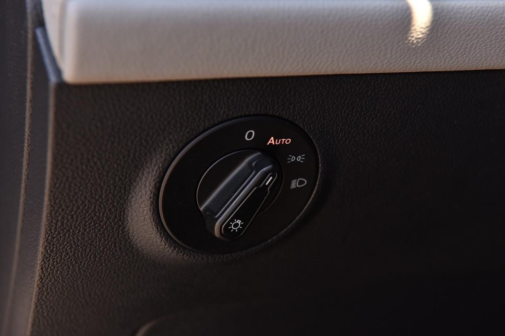 Volkswagen Taos Vehicle Full-screen Gallery Image 11