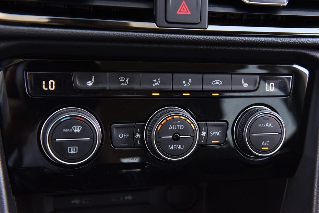 Volkswagen Taos Vehicle Full-screen Gallery Image 15