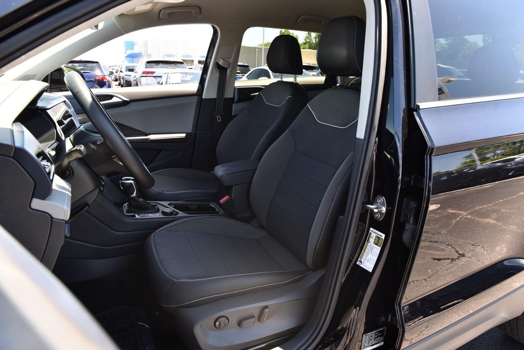 Volkswagen Taos Vehicle Full-screen Gallery Image 20