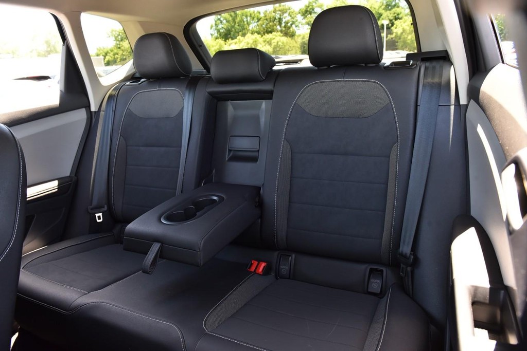 Volkswagen Taos Vehicle Full-screen Gallery Image 22