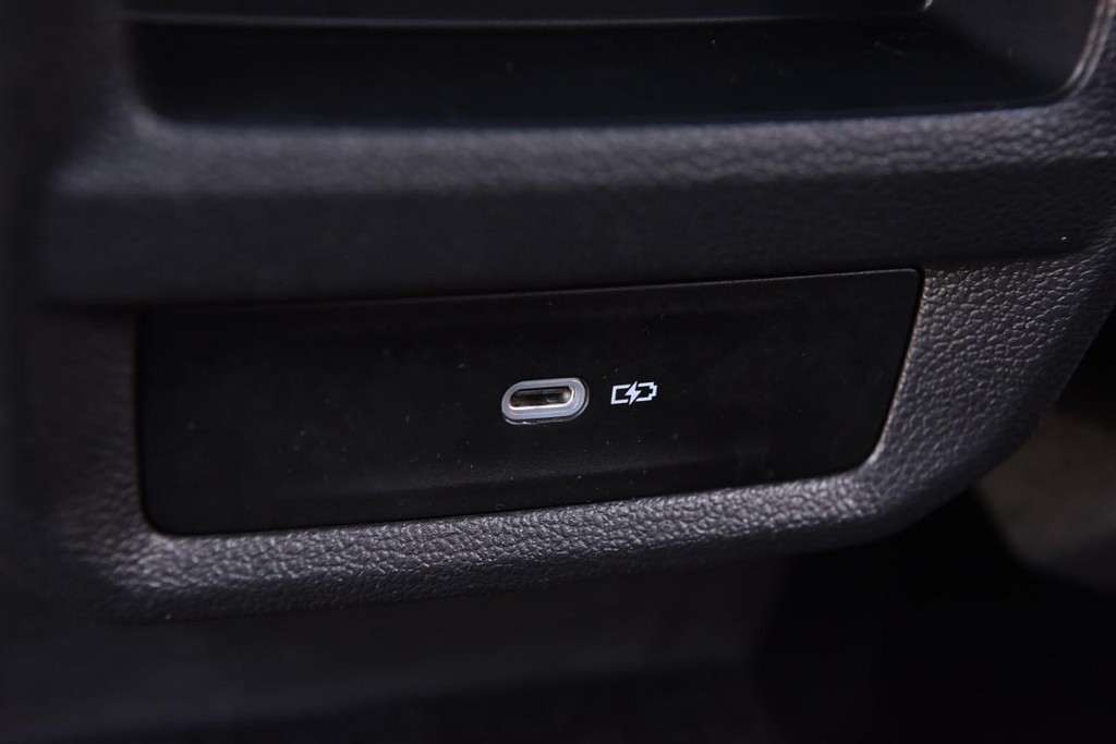 Volkswagen Taos Vehicle Full-screen Gallery Image 24